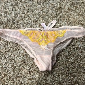 Victoria’s Secret Cheekini BNWT medium soft pink